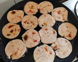 A picture of step 4 of Pepperoni olive mint skewers.