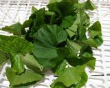 Foto langkah ke 1 dari resep Keripik renyah daun pegagan simple.