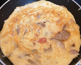 Foto del paso 2 de la receta: Tortilla de setas y jamón serrano