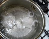 Foto del paso 6 de la receta: Pallares con espinaca, hot dog y huevo escalfado