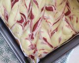 Foto langkah ke 8 dari resep Red Velvet Marble Cheesecake.