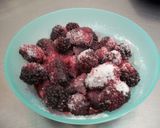 Foto del paso 2 de la receta: Muffins de yogurt y moras