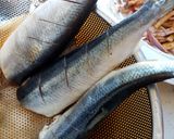 A picture of step 1 of Spicy grilled mackerel fish.