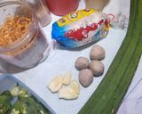 Foto langkah ke 1 dari resep Sop Oyong Bakso.