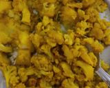 A picture of step 5 of Aloo gobhi.