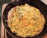 Foto langkah ke 3 dari resep Martabak telur daun kari.