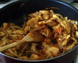 Szójaszószos csirke recept pirított fenyőmaggal recept fázis 8 fotója