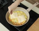Foto langkah ke 4 dari resep Korean Tortilla Egg Sandwich Devina Hermawan.
