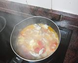 Foto del paso 6 de la receta Chuletas de cerdo adobadas con puré de papas, guisantes y salsa