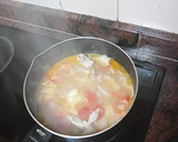Foto del paso 6 de la receta: Chuletas de cerdo adobadas con puré de papas, guisantes y salsa