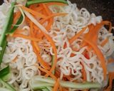 A picture of step 5 of Crustless Instant Noodle Cake.