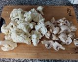 Foto del paso 1 de la receta: Paella integral de coliflor y bacalao en salazón