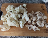 Foto del paso 1 de la receta: Paella integral de coliflor y bacalao en salazón