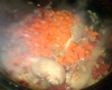Foto del paso 4 de la receta: Guiso de arroz con patas de pollo