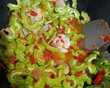 Foto langkah ke 4 dari resep Pare udang pedas.