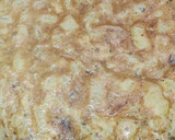 Foto del paso 2 de la receta: Tortilla de papa rellena de jamón queso y arvejas