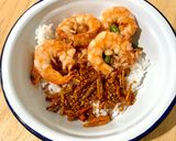 รูปขั้นตอนการทำที่ 5 ของ กุ้งผัดพริกขี้หนูราดข้าว