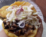 Foto del paso 4 de la receta: 🍘Arepa rellena🍘🍅🍆🌰🍶
