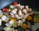 รูปขั้นตอนการทำที่ 2 ของ ไก่ผัดเม็ดมะม่วงหิมพานต์