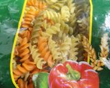 Foto del paso 1 de la receta: Fideos tricolor en ensalada con texturas y sabores varios