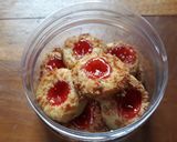 Foto langkah ke 7 dari resep Strawberry Cheese Thumbprint Cookies.
