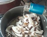 Foto del paso 3 de la receta: Fideos con crema y hongos 🍄‍🟫