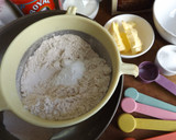 Foto del paso 1 de la receta: Bollitos de limón con harina de espelta
