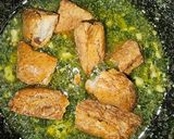 Foto del paso 2 de la receta: Pollo con patatas en salsa verde