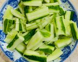 Hình bước làm 1 của món Salad dưa leo và lá mè chay
