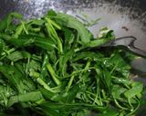 Foto langkah ke 3 dari resep 11. Cah Kangkung Sederhana.