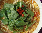 Foto langkah ke 4 dari resep Indomie Dok-Dok Kuah Pedas.
