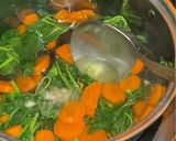 Foto langkah ke 3 dari resep Sayur Bening Bayam dengan Jagung Rebus.