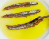 Foto del paso 1 de la receta: Anchoas con confitura agridulce de pimiento rojo