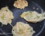Foto langkah ke 7 dari resep Jeon Enoki (Pancake Jamur Enoki).