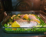 Foto del paso 3 de la receta: Pollo al horno con guisantes congelados, fácil y sorprendente 😀