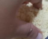 Foto langkah ke 2 dari resep Strawberry Crumb Bars.