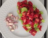 Foto langkah ke 1 dari resep Tumis Daging Kurban Paprika Kecap.