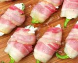 Foto del paso 2 de la receta: Jalapeños enredados en Tocino y rellenos con queso