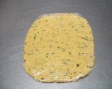 Foto del paso 3 de la receta: Galletas de parmesano, romero, albahaca y orégano
