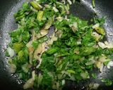A picture of step 2 of Anda palak bhurji.