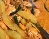 Foto langkah ke 4 dari resep Gulai udang dan kentang.