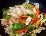 รูปขั้นตอนการทำที่ 4 ของ เส้นใหญ่ผัดซีอิ๊วไก่