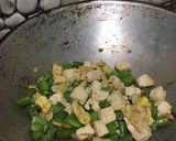 Foto langkah ke 4 dari resep Tumis Tahu Telur Buncis.