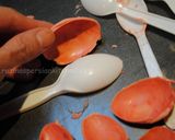 A picture of step 9 of Chocolate flowers.