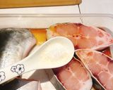 A picture of step 1 of Vietnamese Braised Basa Fish (Cá ba sa kho tộ).