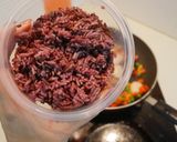 รูปขั้นตอนการทำที่ 2 ของ ข้าวไรซ์เบอรี่ผัดอกไก่