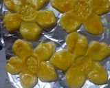 Foto langkah ke 3 dari resep Pastry Cheese Flower.