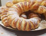 Pas rețetă Cornuri pufoase și delicioase cu gem 4 fotografie