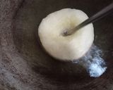 Foto langkah ke 2 dari resep Donat Santan Topping Kelapa.