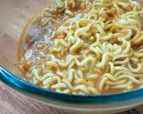 Foto langkah ke 3 dari resep Creamy Ramen Enoki (3 bahan saja).